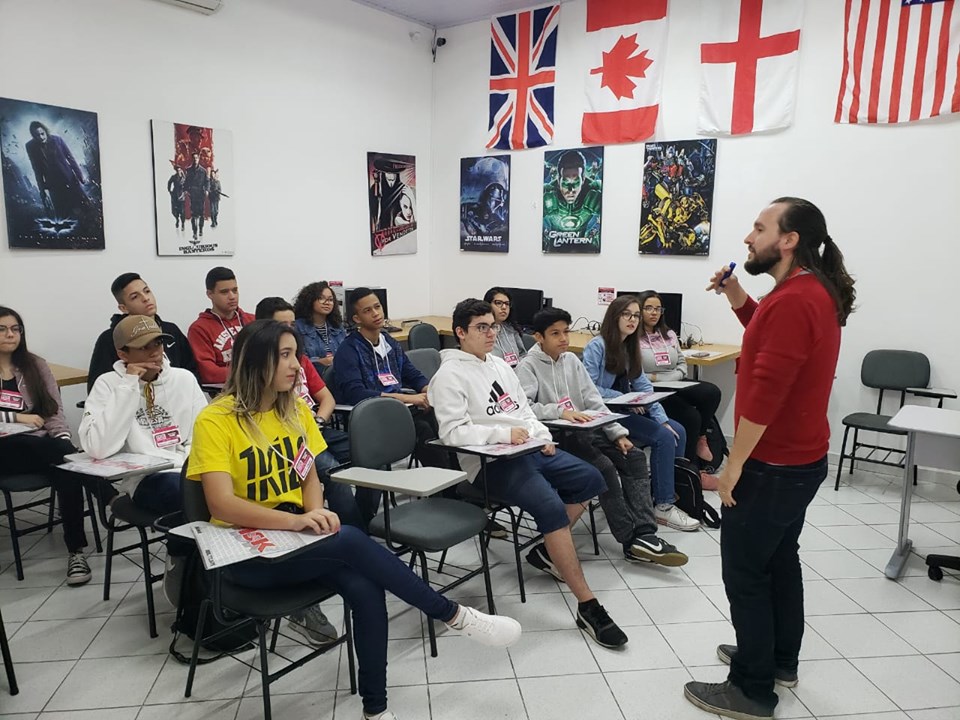 Fisk Taubaté/SP - Mini-curso de inglês básico para alunos do EM